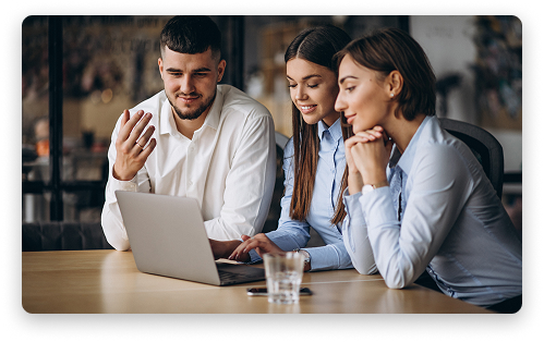 grupo-personas-trabajando-plan-negocios-oficina 1